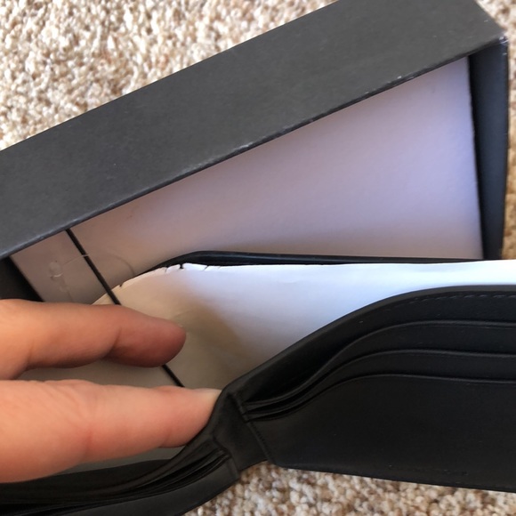 Michael Kors Andy Wallet - Picture 4 of 8